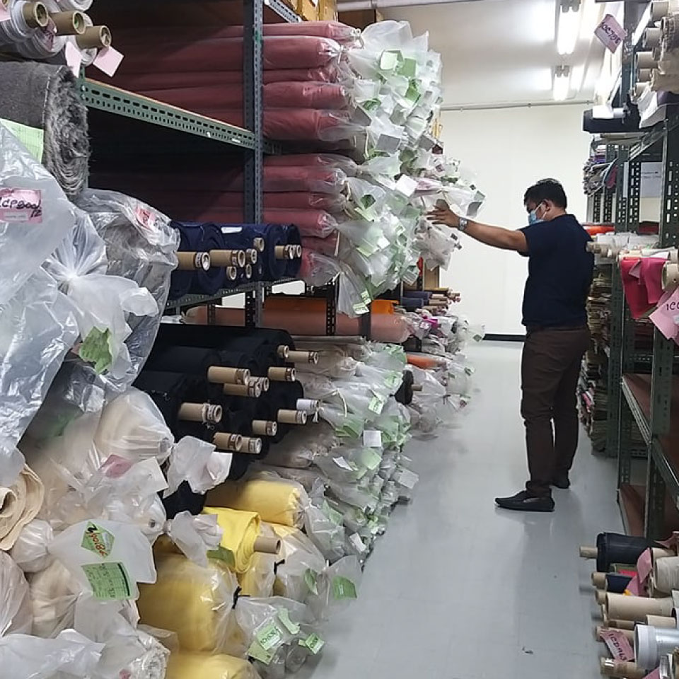 รับซื้อผ้าสต๊อก รับซื้อผ้าทุกชนิด รับซื้อเศษผ้า รับซื้อผ้าโรงงาน สต๊อกคงค้าง ผ้าเก่า สต๊อกผ้าคงเหลือ ต้องการขายผ้า ติดต่อ 087-3038564